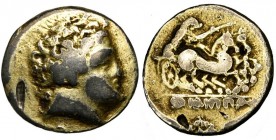 GAULE CELTIQUE, AV hémistatère. Imitation de Philippe II. D/ T. d''Apollon à d., le menton lourd. R/ Aurige menant un bige à d. Sous la ligne de terre...