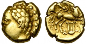 GAULE CELTIQUE, Arverni, AV statère. Type à la lyre. D/ T. à g., la chevelure formée de petites boucles rondes, cernée par un demi-cercle de globules....