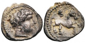 GAULE CELTIQUE, Incertaines de l''Ouest, AR obole, 1er s. av. J.-C. D/ T. juvénile à d. R/ Cheval au pas à d. Au-dessus, tête de f. DT 3699; L.T. -; D...