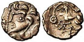 ARMORIQUE, Osismii, AV quart de statère. Type à la barrière. D/ T. à g., les cheveux disposés en trois mèches, une ligne perlée tombant devant le prof...