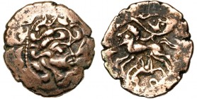 ARMORIQUE, Osismii, statère. Type au sanglier. D/ T. stylisée à d., sommée d''un sanglier-enseigne, entourée de lignes perlées terminées par des petit...