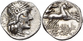 M. Calidius, Q. Metellus et Cn. Fulvius, AR denier, 117 ou 116 av. J.-C., Rome. D/ T. casquée de Roma à d. A g., ROMA. A d., . R/ Victoire ten. une c...