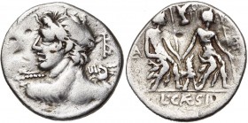 L. Caesius, AR denier, 112-111 av. J.-C., Rome. D/ B. diad. d''Apollon vu de dos, t. à g., ten. un foudre. A d., . R/ Les Lares Praestites assis de f...
