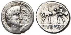 L. Titurius Sabinus, AR denier, 89 av. J.-C., Rome. D/ SABIN T. barbue du roi Tatius à d. A d., A·PV. R/ L·TITVRI L''enlèvement des Sabines. Cr. 344/1...