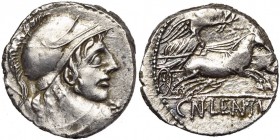Cn. Cornelius Lentulus Marcellinus, AR denier, 88 av. J.-C., Rome. D/ B. casqué de Mars à d. R/ Victoire conduisant un bige à d., ten. les rênes et un...
