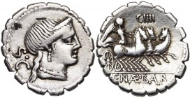 C. Naevius Balbus, AR denier serratus, 79 av. J.-C., Rome. D/ T. diad. de Vénus à d. Derrière, S·C. R/ C·NAE·BALB Victoire conduisant un trige à d. Au...