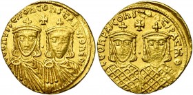 Léon IV le Khazar (775-780), AV solidus, 776-778, Constantinople. D/ B. de f. de Léon IV et Constantin VI, vêtus de la chlamyde. Entre leurs t., une c...