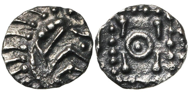 FRISE, AR sceat, vers 695-740. Série E. Type au "porc-épic". D/ T. dégénérée à d...