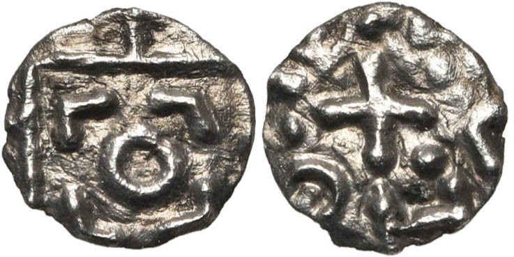 FRISE, AR sceat, vers 695-740. Série D. Type 8. D/ Etendard stylisé. R/ Croix ca...