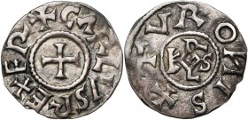 CAROLINGIENS, Charlemagne (768-814), AR denier, 793/794-812, Tours. D/ + CΛRLVS REX FR Croix. R/ + TVRONIS Monogramme carolin. M.G. 147; Prou 443; Gar...