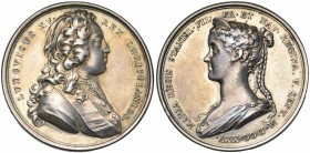 FRANCE, AR médaille, 1725, Duvivier. Mariage de Louis XV. D/ LVD. XV. REX- CHRISTIANISS. B. du roi à d. R/ MARIA REGIS STANISL·FIL·FR·ET NAV·REGINA·V·...