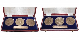 GRANDE-BRETAGNE, écrin de 3 médailles commémorant le jubilé de Georges V et Mary en 1935, l''abdication d''Edouard VIII en 1936 et le couronnement de ...