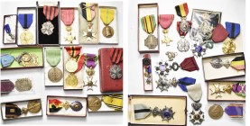 BELGIQUE, lot de 28 décorations civiles, militaires et du travail, dont: Ordre de Léopold, Ordre de la Couronne, Ordre de Léopold II, croix civique, v...