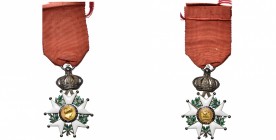 FRANCE, croix de chevalier de l’Ordre impérial de la Légion d’honneur, modèle du Second Empire, dans son écrin d’Ouzille Lemoine marqué d’une croix de...