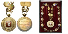PORTUGAL, collier de membre de la Société de géographie de Lisbonne, en bronze doré et émaillé, la médaille en vermeil, dans son écrin Frederico Costa...