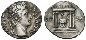 Augustus (27 BC - AD 14), Denarius, Colonia Patricia (?), ca. 18 BC; AR (g 3,78; mm 18; h 6); CAESAR - AVGVSTO, laureate head r., Rv. S P - Q R across...