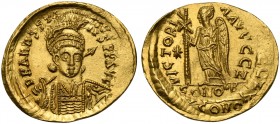 Anastasius I (491-518), Solidus, Constantinople, AD 498-518; AV (g 4,45; mm 23; h 6); Helmeted and cuirassed bust facing slightly r., holding spear an...
