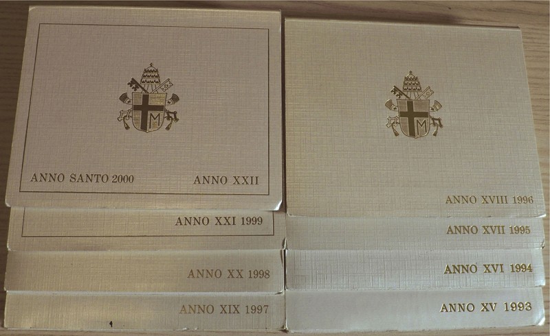 VATICANO - Serie annuali dal 1993 al 2000 incluse (tot. 8 serie) In confezione F...