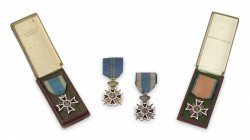 Europa
Romania
Romania - Insieme di 4 Insegne dell'Ordine della Corona - Sono presenti le seguenti Insegne: Cavaliere tipo I, Cavaliere tipo II, Cav...