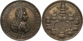 August II Mocny, medal koronacyjny z 1697 roku Sygnowany C.W. (Christian Wermuth). Srebro, waga 28,82 g, średnica 43 mm. Piękny i rzadki medal ukazują...