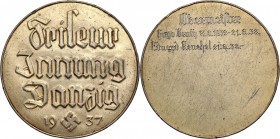 Wolne Miasto Gdańsk, medal Cechu Fryzjerów z 1937 roku Biały metal, ślady złocenia, waga 153,21 g, średnica 75 mm. W górnej części ślad usuniętej zawi...