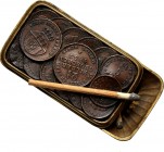 XIX wiek, pudełko do zapałek z wieczkiem wykonanym z imitacji monet, Wolne Miasto Kraków Waga 40,23 g. Wymiary 63 x 37 mm. W pudełku zachowały się zap...