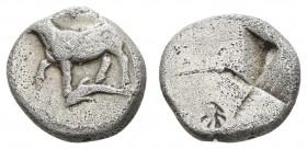 Griechen Thracia
Byzantion AR 1/2 Siglos oder Hemidrachme Av.: Kalb über Delphin, Rv.: Quadratum incusum Schönert-Geiss 256-590 HGC 3, 1390 2.36 g. s...