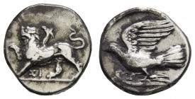 Griechen Peloponnesus
Sicyonia AR Hemidrachme ca. 330-280 v.u.Z. Av.: Chimaira mit erhobener Pranke nach links stehend, darunter Sigma Iota, Rv.: Tau...