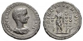 Römer Kaiserzeit
Diadumenianus, 217-218 AR Denar Av.: Junger Kopf nach rechts, Rv.: PRINC. IVVENTVTIS, Diadumenianus frontal stehend RIC 102 C. 3 3.1...