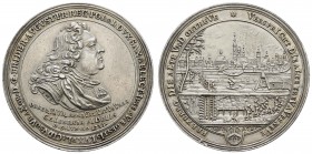 bis 1799 Sachsen
Friedrich August II., 1733-1763 Silbermedaille 1733 Ausbeute, von J.W. Höckner, auf die Huldigung der Stadt Freiberg zum Regierungsa...