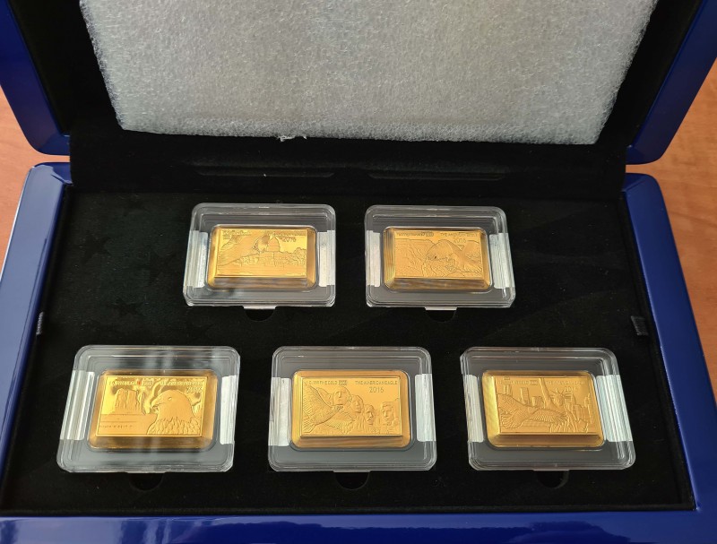 Fidschi
Republik seit 1987 5 Dollars 2016 Premium Size Gold Bar - Eagle Collect...