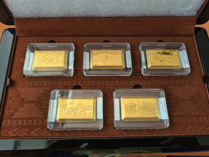 Fidschi
Republik seit 1987 5 Dollars 2017 Premium Size Gold Bar - Springbok 196...