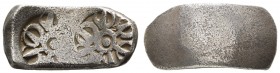 Indien - Gandhara
Mahajanapada, Teil des persischen Großreichs der Achämeniden, 520-331 v.u.Z. AR Satamana um 450 v.u.Z. Taxila Av.: zweimal sechsarm...