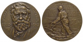 Spezialsammlung Goetz-Medaillen
 1910 Bronzegußmedaille auf den 100. Geburtstag des Mundartdichters Fritz Reuter, Av.: Brustbild von vorn, Rv.: pflüg...