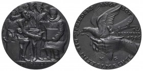 Spezialsammlung Goetz-Medaillen
 1916 Eisengussmedaille auf das Friedensangebot der Mittelmächte, Av.: geharnischte Soldatenhand beim Abschicken der ...
