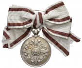 Ausland Österreich-Ungarn
Franz Josef I. 1848-1916 Elisabeth-Orden Medaille, Silberne Medaille, an der originalen Damenbandschleife, kaum getragen, i...