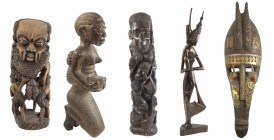 Ethnologika Africanica
 Holzschnitzereien/Fetische, ein Regalfach mit 4 Figuren und einer Maske, augenscheinlich modernes Handwerk, 2 Fetisch Figuren...