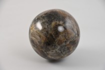 Mineralien
 Mondstein Kugel, Durchmesser ca. 10 cm, Gewicht 1553.9 g / 7769 ct, Herkunft Madagaskar
