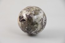 Mineralien
 Lepidolith Kugel, Durchmesser ca. 6.5 cm, Gewicht 765.12 g / 3825 ct, Herkunft Madagaskar