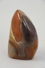 Mineralien
 Jasper Freiform, Höhe ca. 15 cm, Gewicht 1602.72 g / 8010 ct, Herkunft Madagaskar