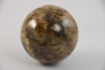 Mineralien
 Brecciated Jasper Kugel, Durchmesser ca. 9.5 cm, Gewicht 1330.81 g / 6650 ct, Herkunft Madagaskar, selten