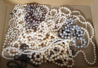 Sonstiges
 Konvolut Perlenketten, teils mit Goldverschlüsse, ca. 18 Stücke
