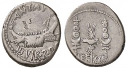 ROMANE IMPERIALI - Marc'Antonio († 30 a.C.) - Denario - Galera pretoriana /R LEG XXI - Aquila legionaria tra due insegne militari B. 137; Cr. 544/38 (...