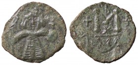 BIZANTINE - Tiberio III (698-705) - Follis (Siracusa) - Tiberio stante con croce e globo crucigero /R Grande M tra due croci Spahr 272; Calciati 60 R ...