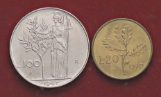 REPUBBLICA ITALIANA - Repubblica Italiana (monetazione in lire) (1946-2001) - 100 Lire 1967 Mont. 17 AC Assieme a 20 lire 1970 con la gambetta della R...