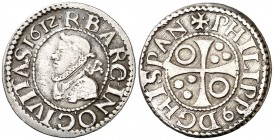 1612. Felipe III. Barcelona. 1/2 croat. (AC. 376) (Cru.C.G. 4342e). 1,56 g. Leyendas de anverso y reverso intercambiadas. Rara. MBC/MBC+.