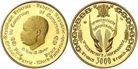 (1970). Camerún. 3000 francos. (Fr. 4) (Kr. 19). 10,53 g. AU. 10º Aniversario de la Independencia. Acuñación de 4000 ejemplares. Proof.