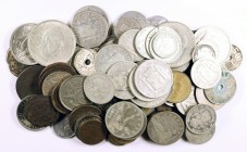 Lote de 39 monedas de plata: 1 real 1862, 40 céntimos de escudo 1866, 2 reales 1820, 50 céntimos (diez), 1 peseta (trece), 2 pesetas (diez) y 100 pese...