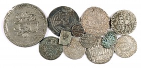 Lote de 12 monedas orientales en plata. A examinar. BC/MBC-.