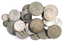 Lote de 31 monedas de diferentes países, bastantes en plata. A examinar. BC/S/C.